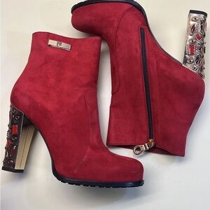 Chic Red Heeled Boots with Decorative Heel